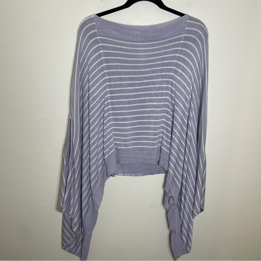 Lululemon Forward Flow Poncho
Iced Iris / Antique White One Size - Picture 4 of 7
